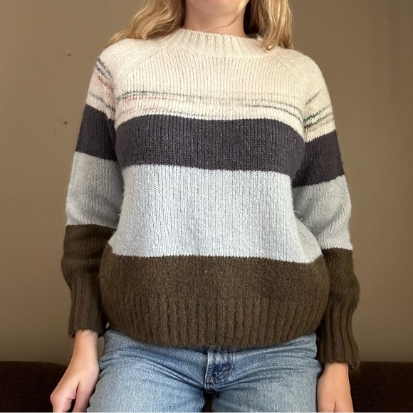 Old Navy Neutral Striped Knit Sweater Size S Cozy Casual - Picture 5 of 7